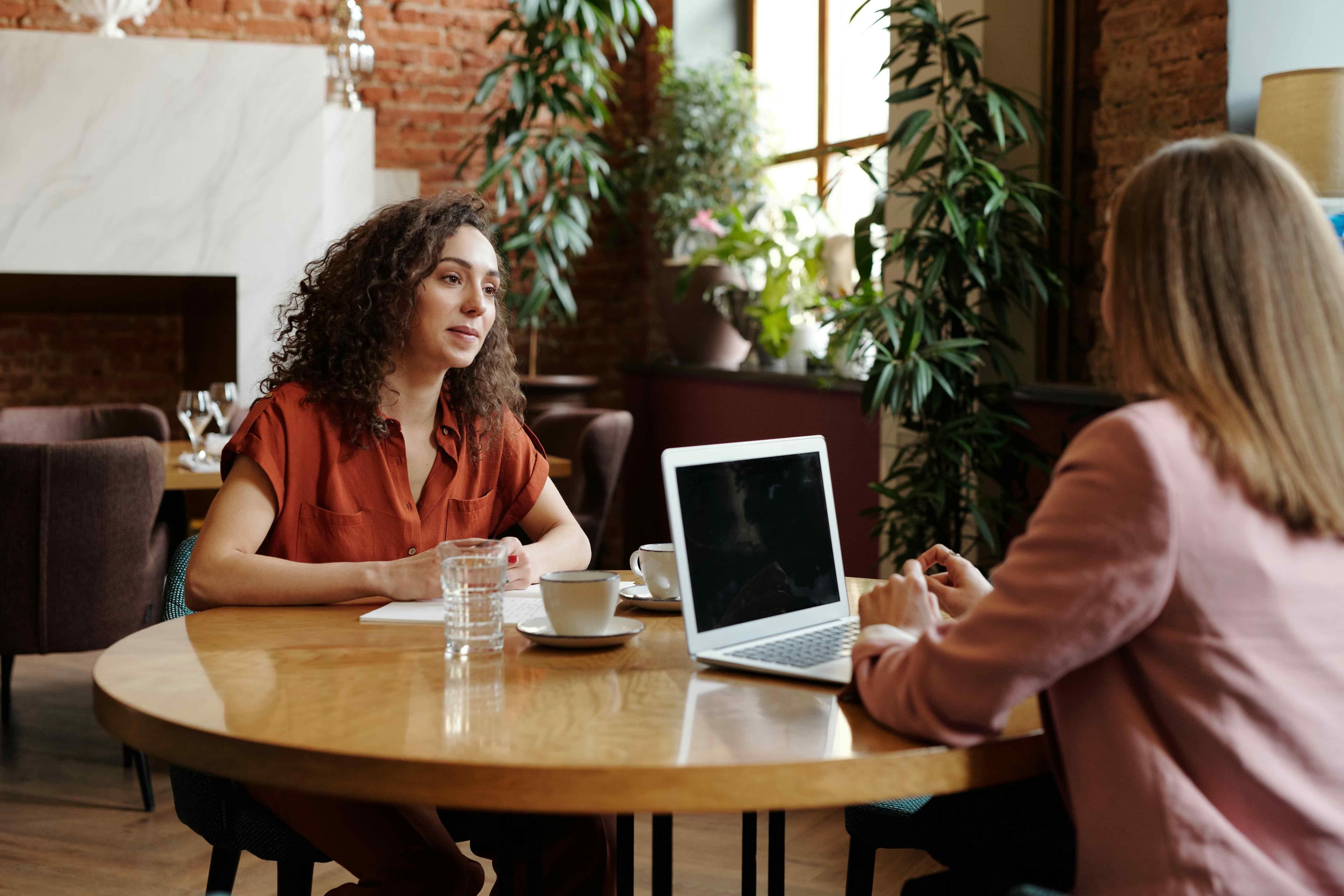 A staffing consultant interviewing a candidate